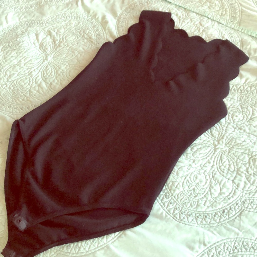 Scallop body suit